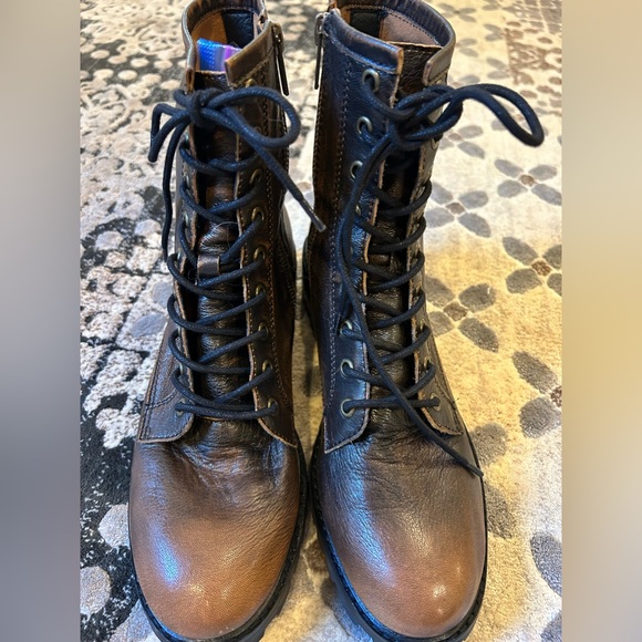 Womens FRYE Lug Sole Combat Boot Dark Brown Antique Size 10 - Picture 2 of 8